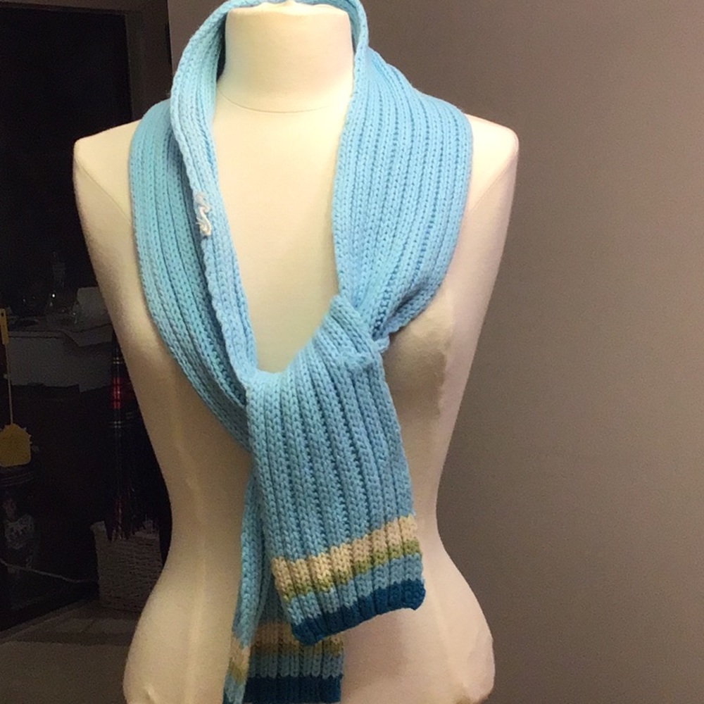 🎁5 for $10 Sale🎁Scarf soft, blue very nice